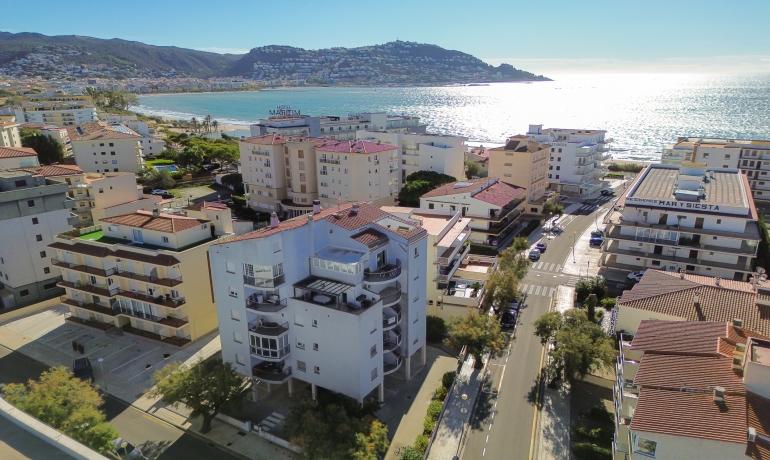 Duplex style penthouse with beautiful views 150 m from the beach
