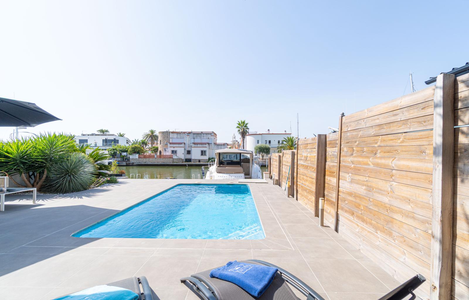 Elegant Waterfront villa with pool, private mooring and direct canal access in Santa Margarita - Santa Margarida - Ref. CBR6598 - photo 45