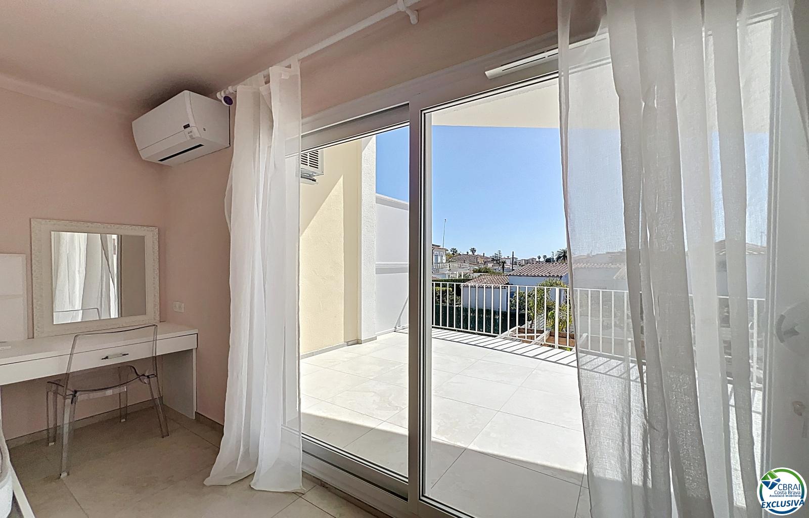 Renovated house with 5 bedrooms and tourist license in Empuriabrava, Peni area. - Ref. CBR6475 - photo 32