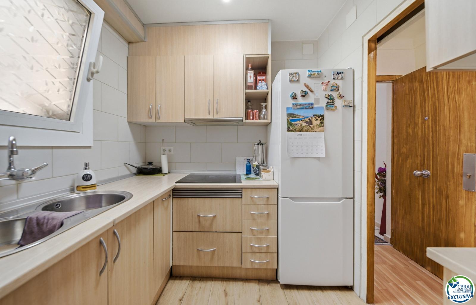 Apartment in the Heart of the Town Centre, Just 250 Metres from the Beach. - Ref. CBR6529 - photo 16