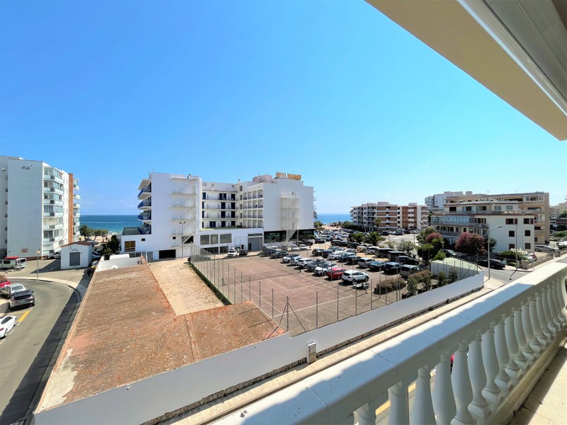 Apartamento amplio cerca de la playa, con vista a mar en la zona Salatar