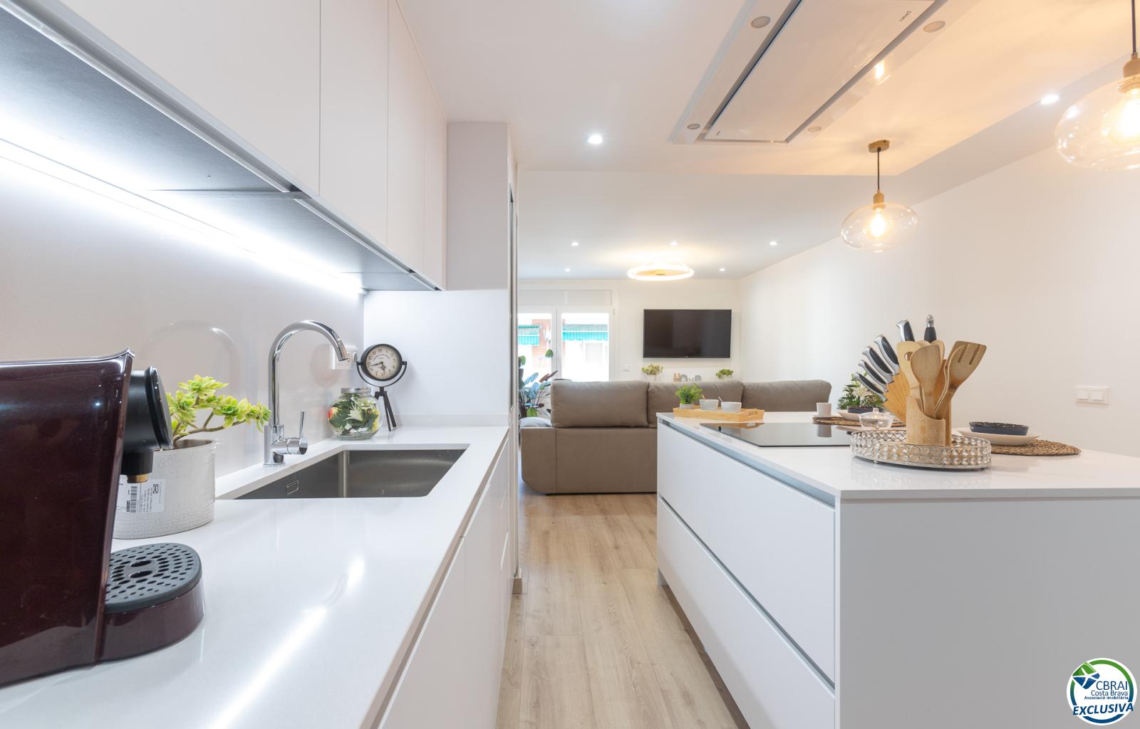 Renovated apartment with 3 bedrooms 100 m from the beach in Roses. - Centre - Ref. CBR6355 - photo 5