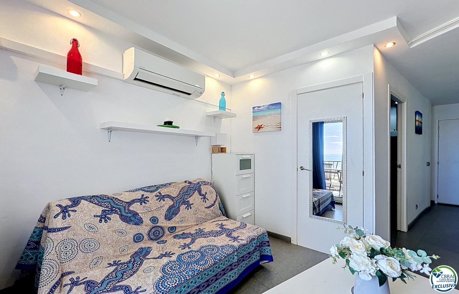 Renovated apartment with sea views on the beachfront in Empuriabrava. - Muga - Ref. CBR6640 - photo 8