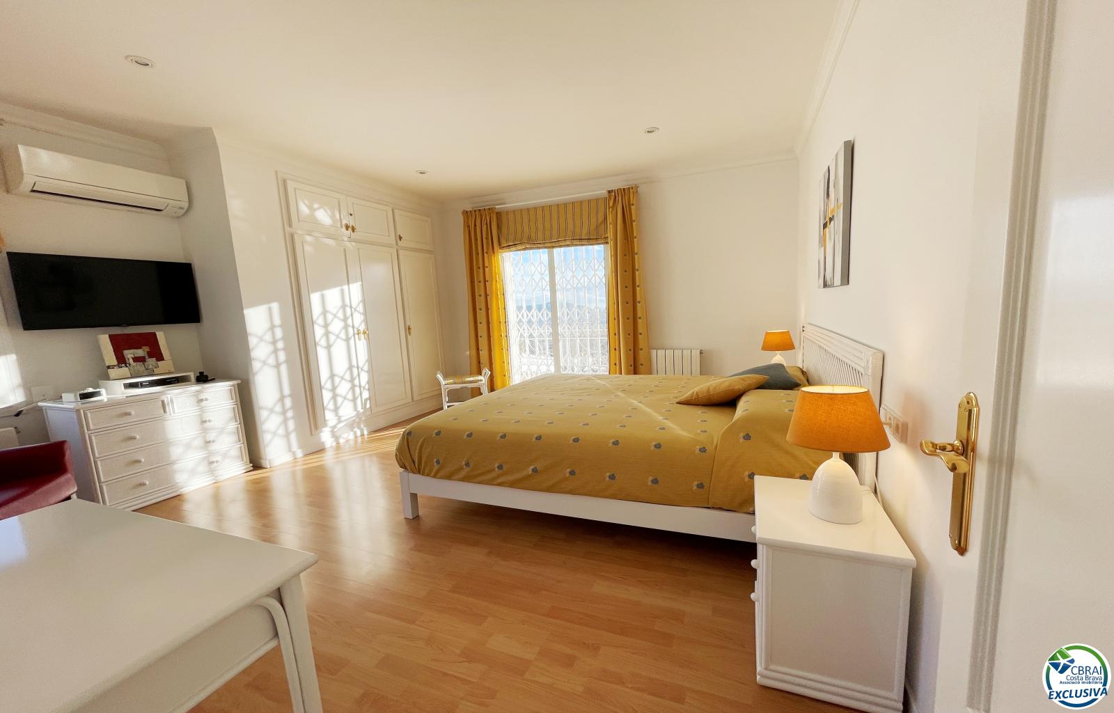 PANORAMIC VILLA WITH SEA VIEWS, PRIVATE POOL AND LARGE PLOT IN MAS FUMATS - Ref. CBR6372 - photo 17