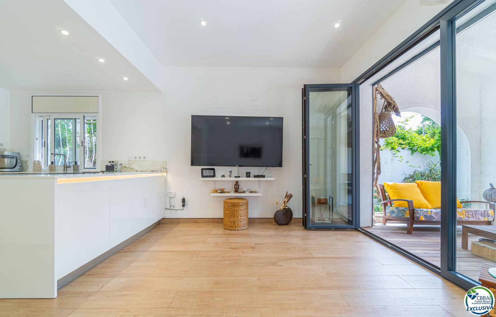 Stunning renovated house with pool in Empuriabrava - Peni - Ref. CBR6547 - photo 11
