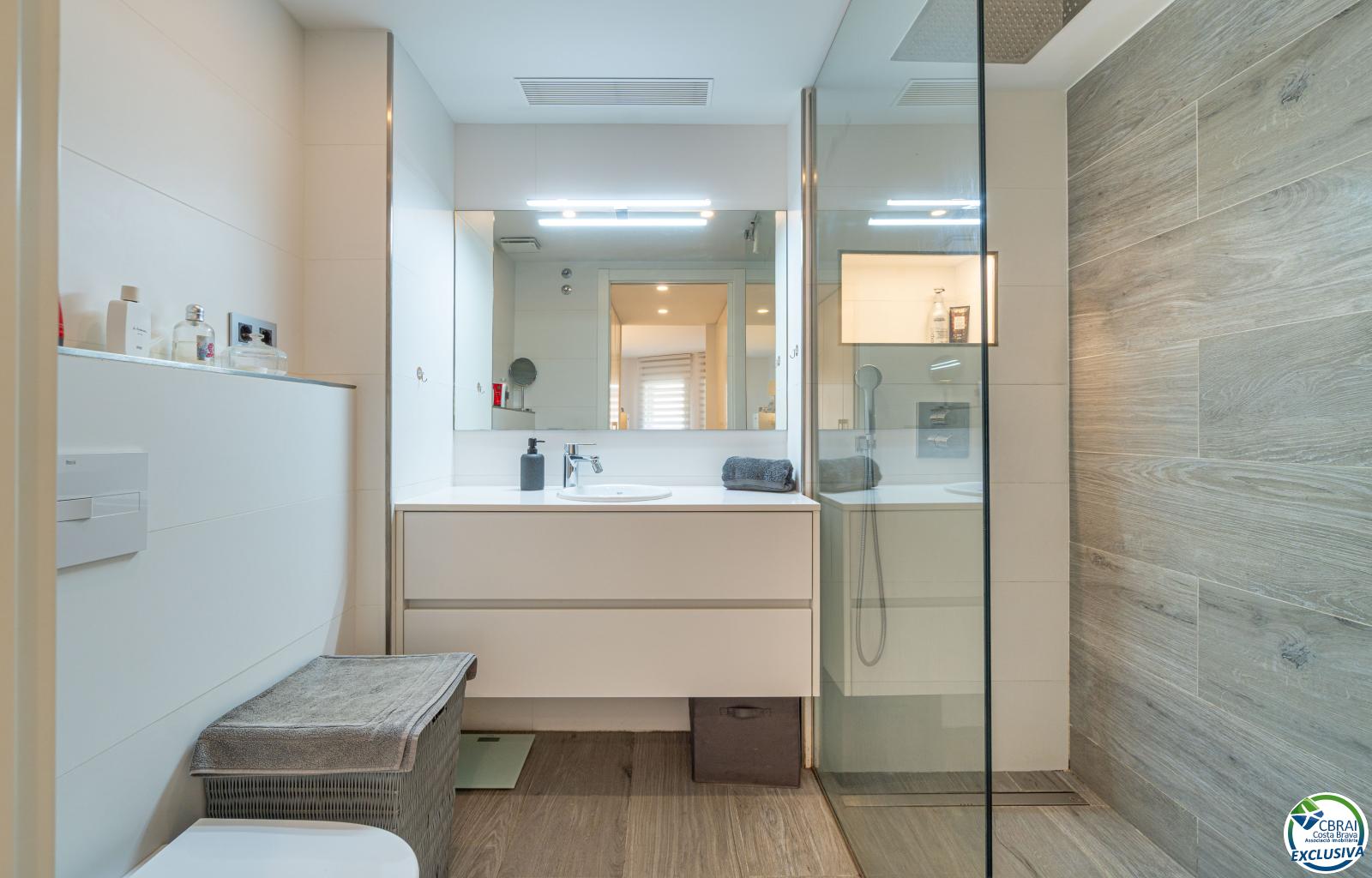 Magnificent Seafront Apartment - Centre - Ref. CBR5993 - photo 26