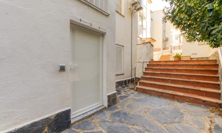 Sea View Apartment with Tourist License in Canyelles Petites