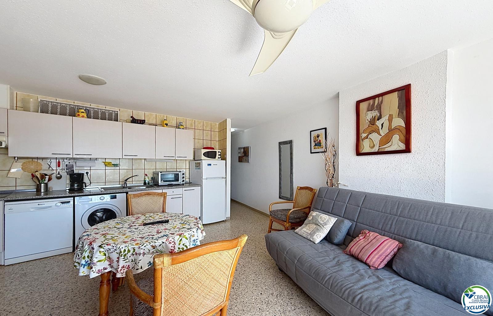Apartment just steps from the beach with sea views in Empuriabrava - Muga - Ref. CBR6662 - photo 12