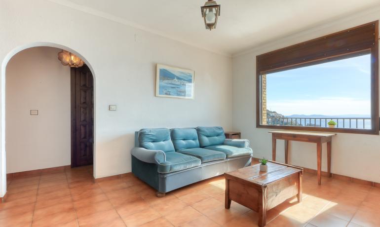 Encantador apartament en venda a la cobejada zona de Puigrom a Roses, amb impressionants vistes al mar i al por