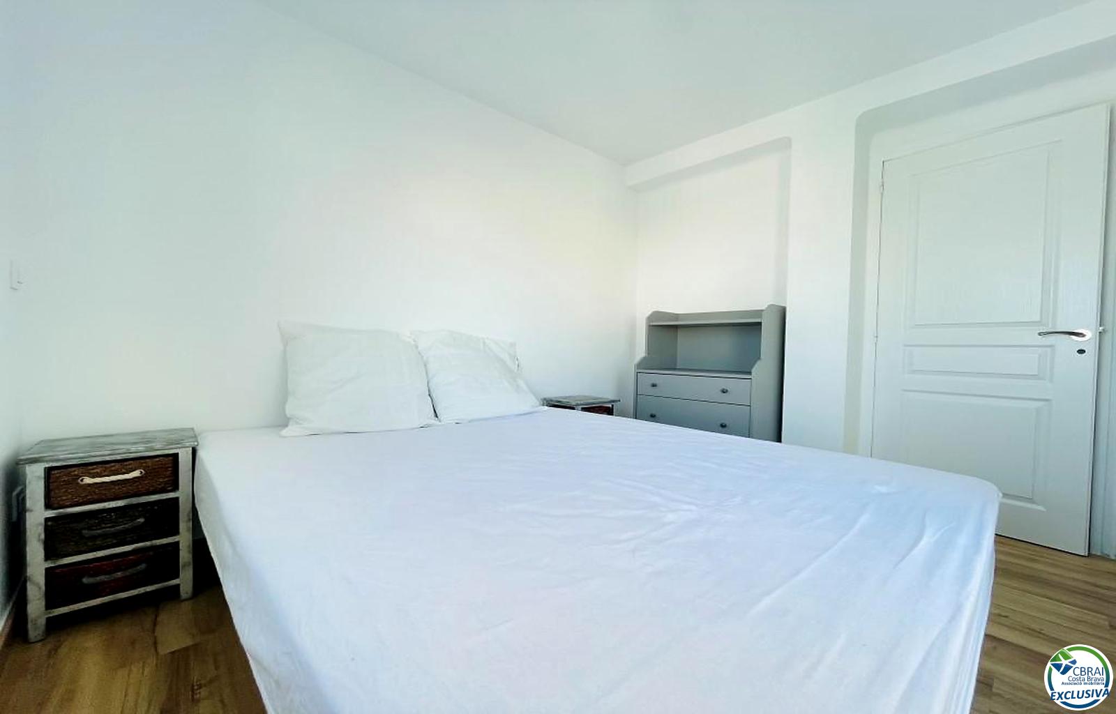 Apartamento totalmente renovado con terraza y espectaculares vistas al canal y al mar, en una de las zonas más buscadas de Empuriabrava - Port Grec - Ref. CBR6649 - foto 10