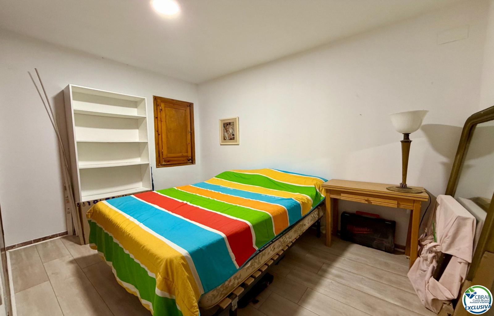 For sale renovated 2-bedroom apartment in the center of Roses, 50m from the sea - Centre - Ref. CBR6411 - photo 4