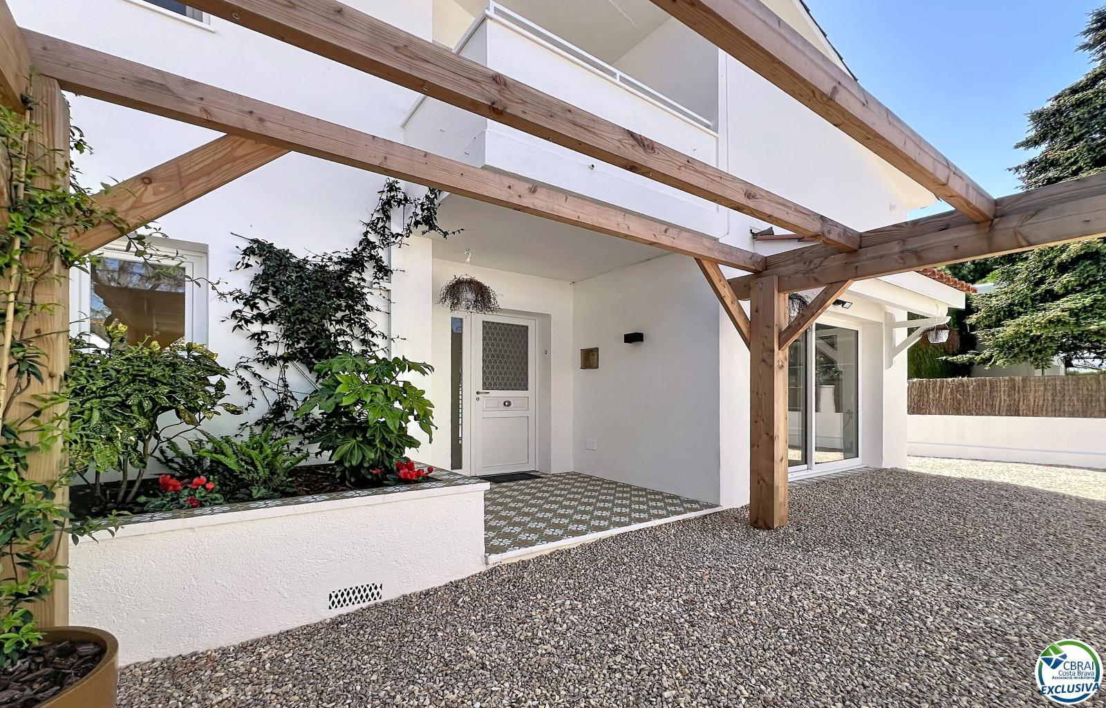 Renovated house with 5 bedrooms and tourist license in Empuriabrava, Peni area. - Ref. CBR6475 - photo 2