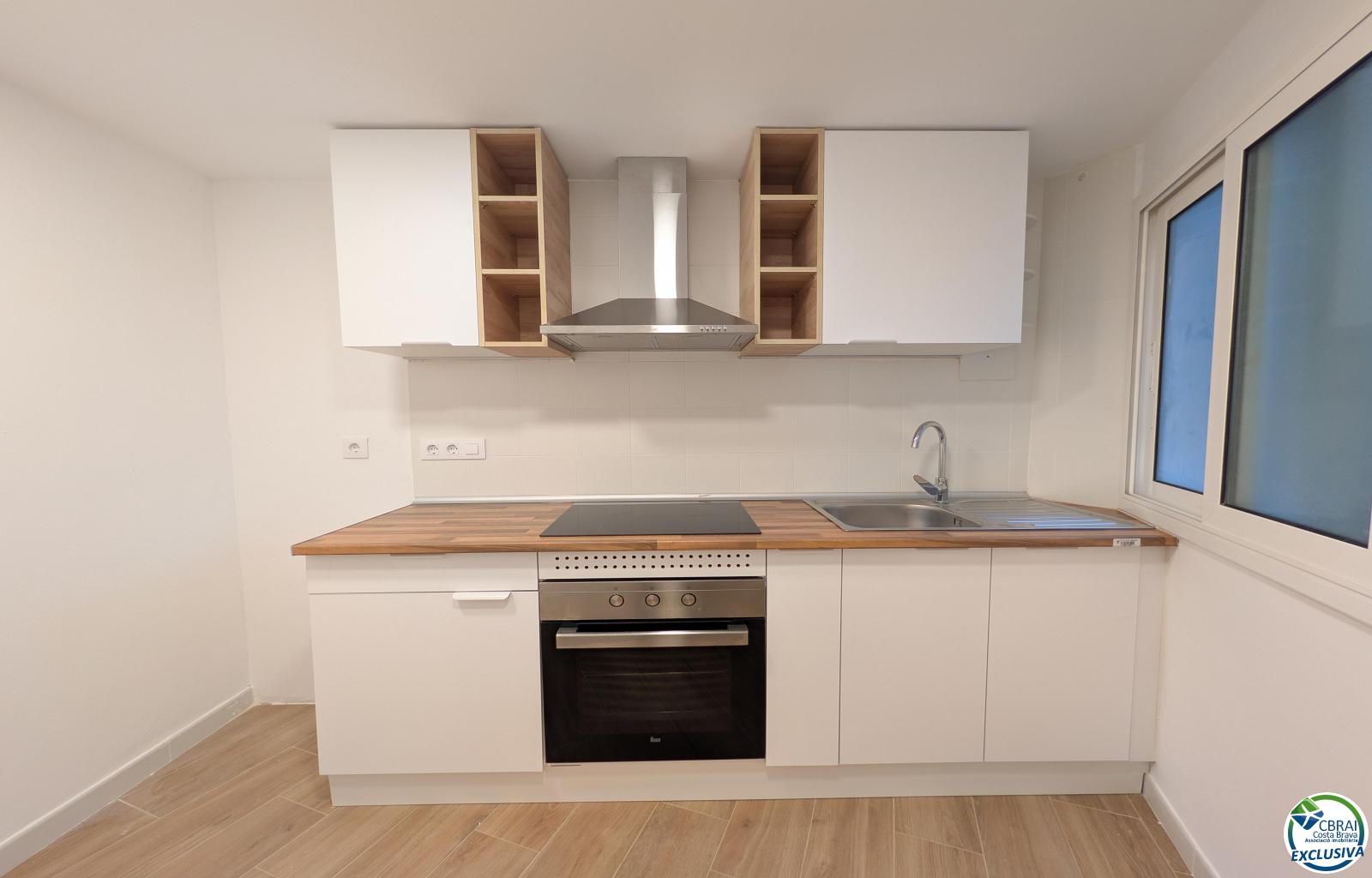 Renovated apartment with elevator, 500 m from the beach and next to the Renfe station - Portbou - Ref. CBR6611 - photo 4