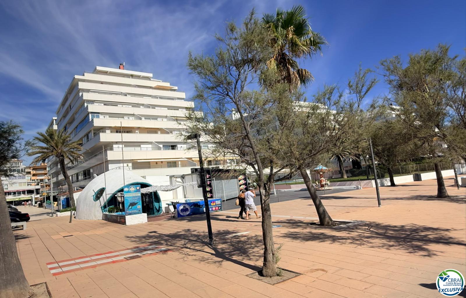 Seafront location, sea views, parking, swimming pools and gardens by the beach. - Santa Margarida - Ref. CBR6664 - photo 37