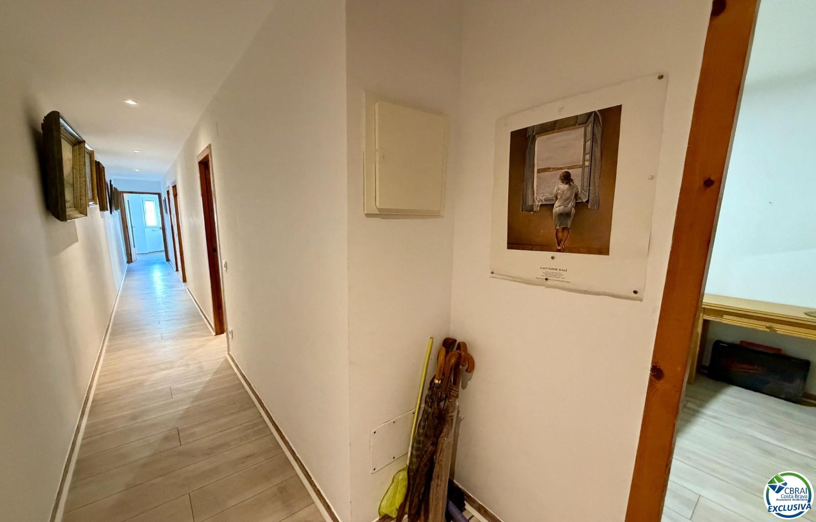 For sale renovated 2-bedroom apartment in the center of Roses, 50m from the sea - Centre - Ref. CBR6411 - photo 6