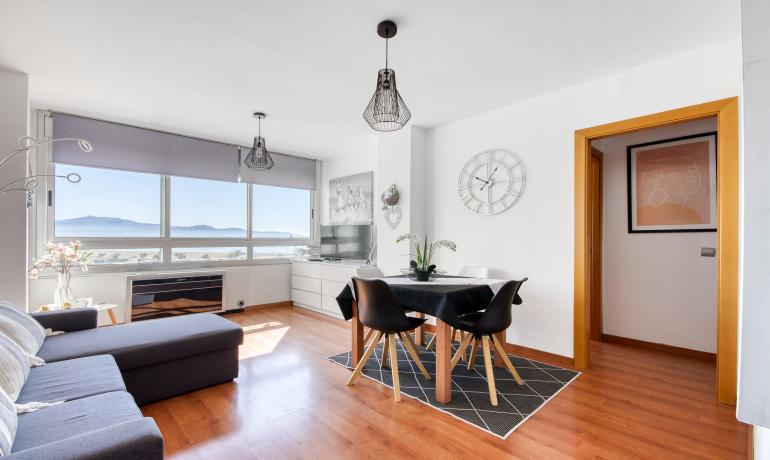 Charming apartment with sea views, just steps from the beach