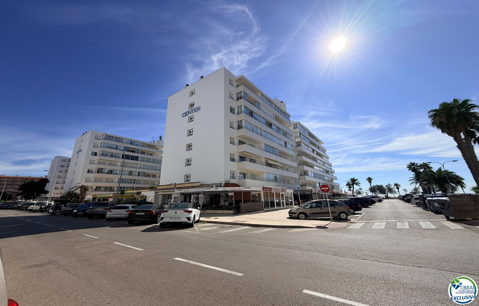 Seafront location, sea views, parking, swimming pools and gardens by the beach. - Santa Margarida - Ref. CBR6664 - photo 47