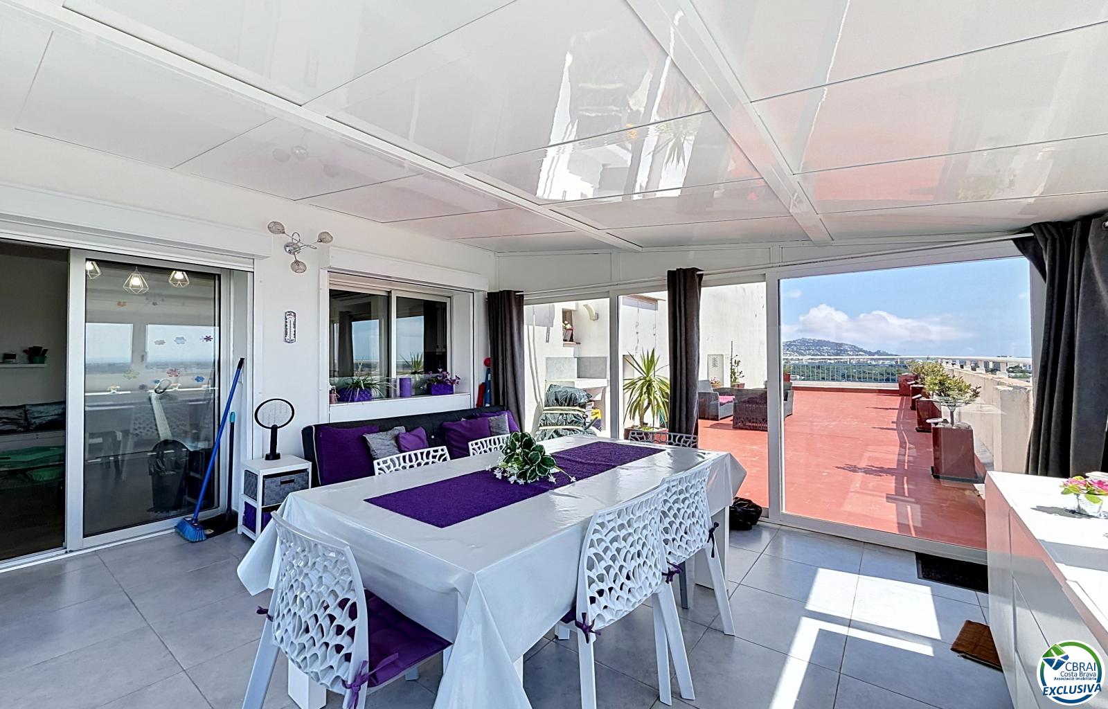 Large renovated studio with a 72 m² terrace, recent veranda, and panoramic views of the Bay of Roses in a residence with a pool and parking - El Cortijo - Ref. CBR6443 - photo 2