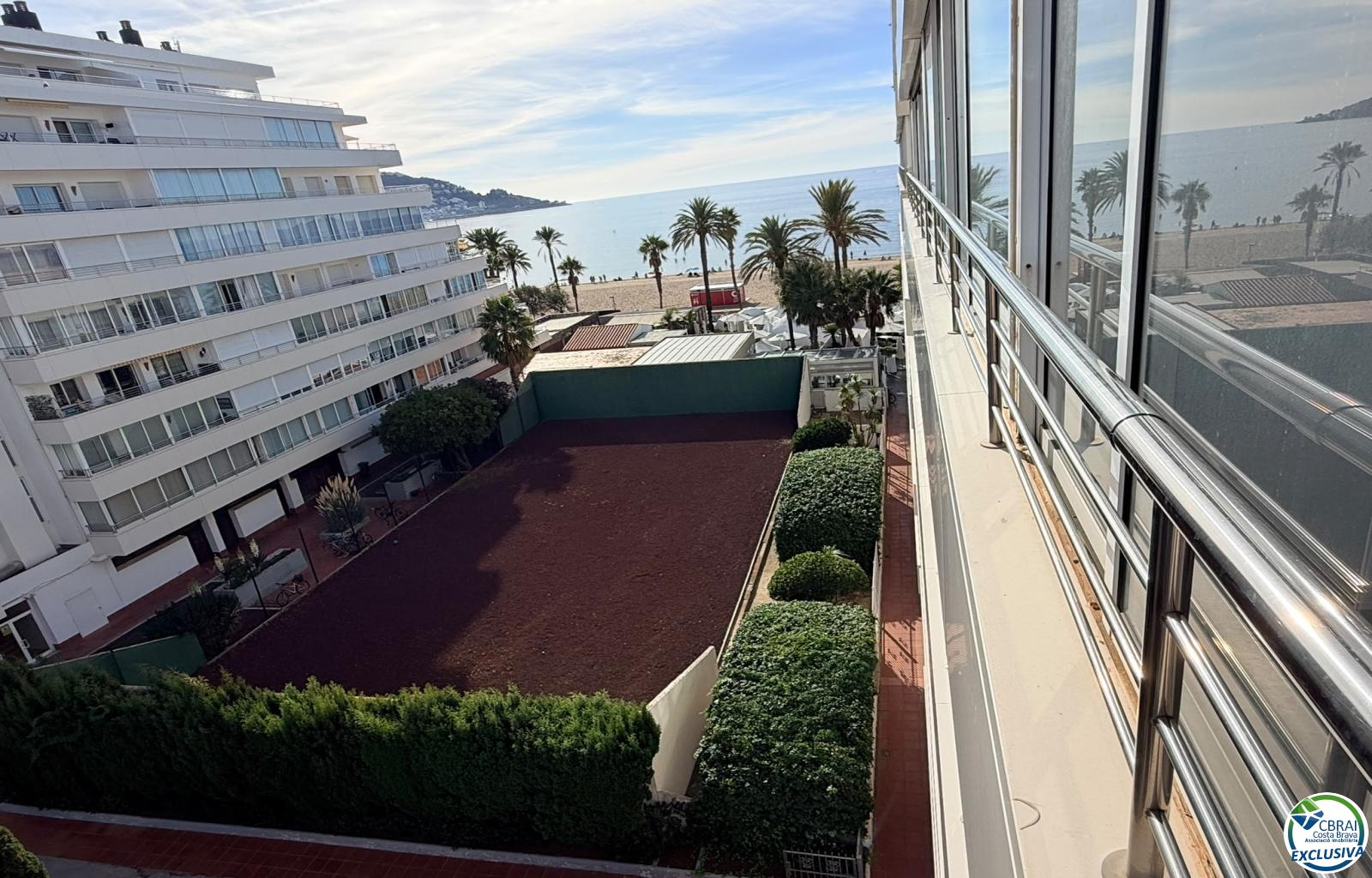 Seafront location, sea views, parking, swimming pools and gardens by the beach. - Santa Margarida - Ref. CBR6664 - photo 7