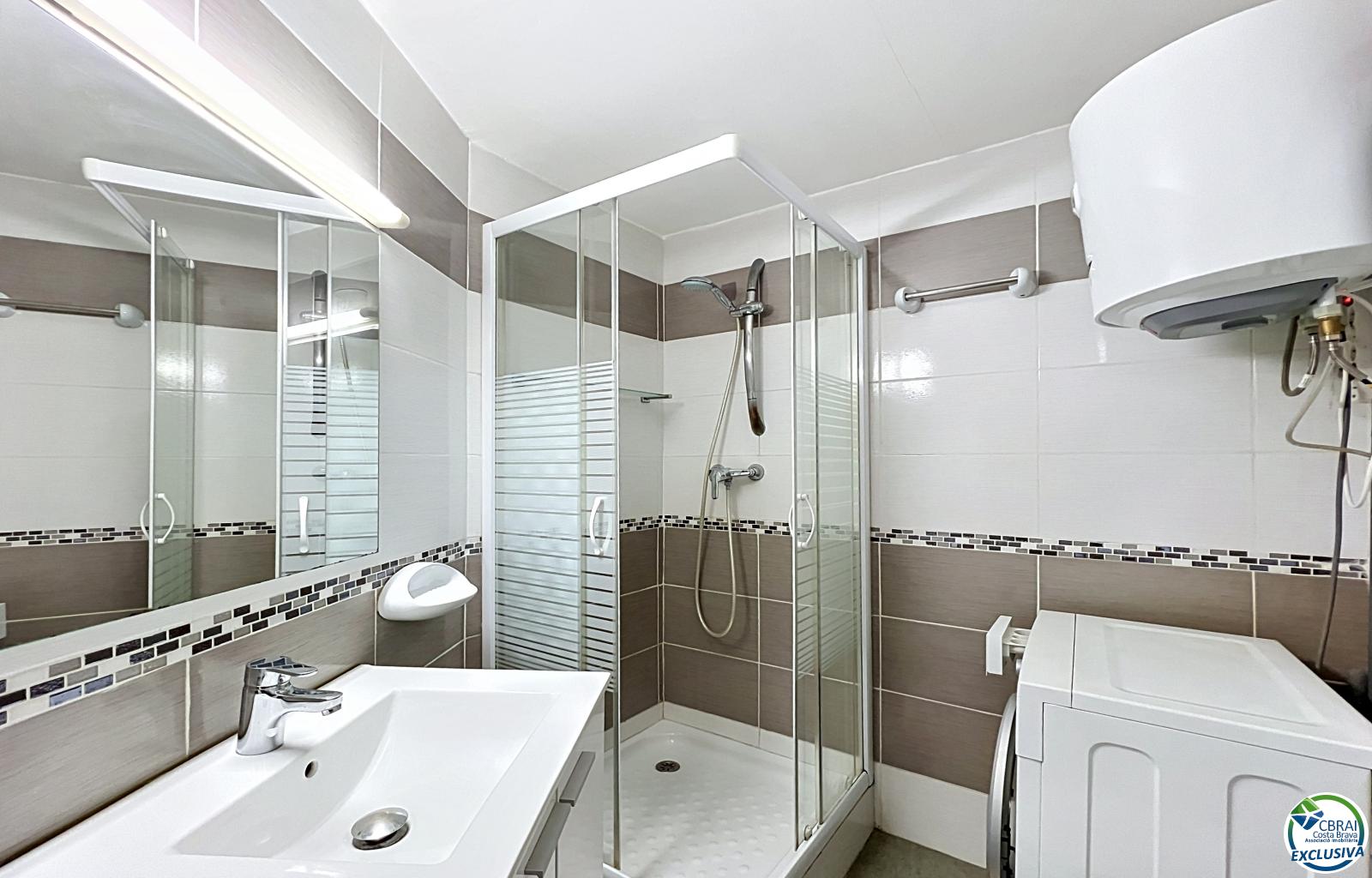 Renovated apartment with sea views on the beachfront in Empuriabrava. - Muga - Ref. CBR6640 - photo 15