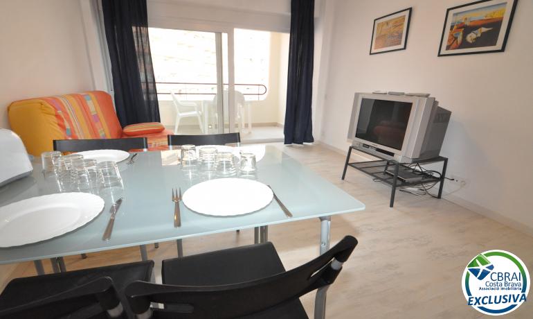 Renovated studio with community pools, garden and parking