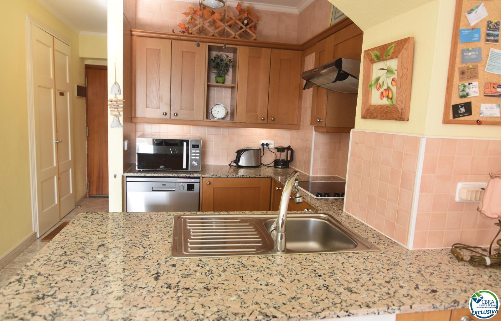 Apartment with tourist license in Santa Margarita, Roses, with terrace and communal swimming pools. - Santa Margarida - Ref. CBR6476 - photo 12