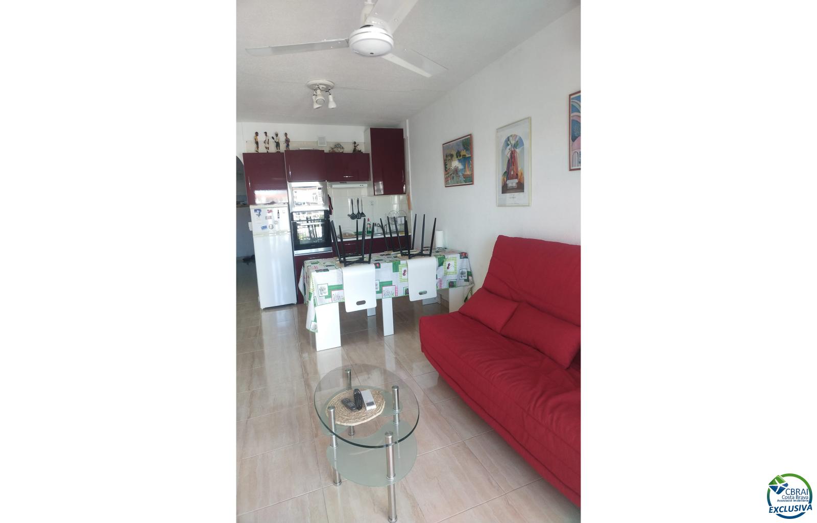 Pleasant apartment by Lake San Maurici, with lovely canal views, swimming pool and communal gardens. - Ref. CBR6660